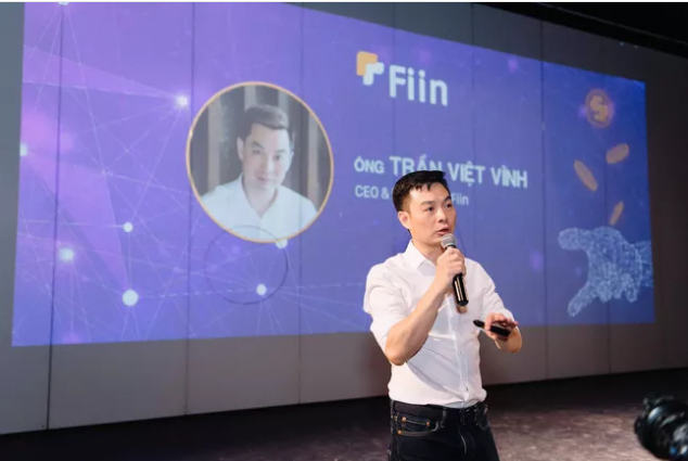 CEO Fiin - Trần Việt Vĩnh trong buổi họp báo giới thiệu tính năng mới ứng tiền tiêu dùng - xu hướng tiêu dùng mới thời công nghệ số