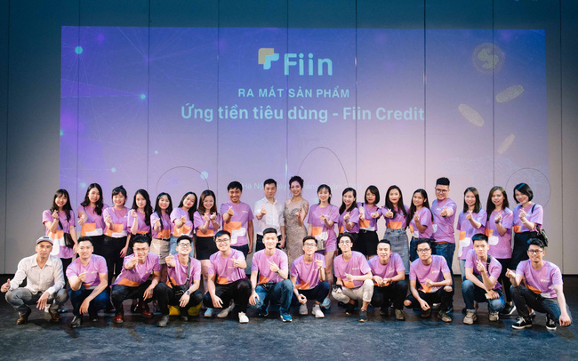 Lễ ra mắt dịch vụ ứng tiền tiêu dùng với sự tham gia của đông đảo các bạn trẻ Việt Nam